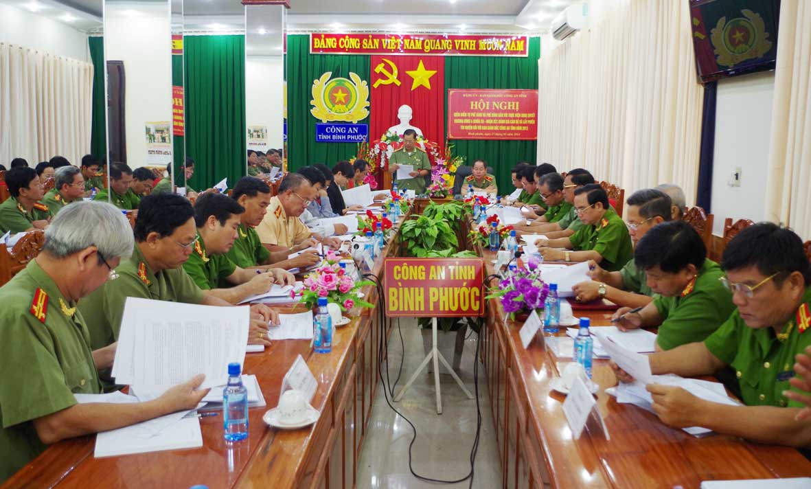 Thực hiện nghi&ecirc;m kiểm điểm tự ph&ecirc; b&igrave;nh v&agrave; ph&ecirc; b&igrave;nh 