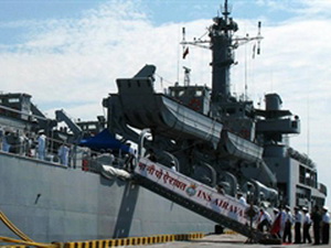 Tàu hải quân Ấn Độ INS Airavat thăm Khánh Hòa 
