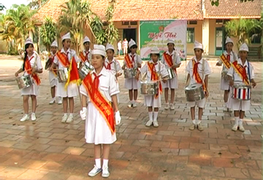 120 đội viên thi nghi thức và chỉ huy đội giỏi