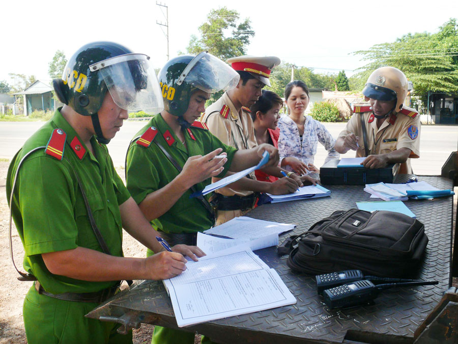 Ph&ograve;ng, chống tội phạm tr&ecirc;n c&aacute;c tuyến đường