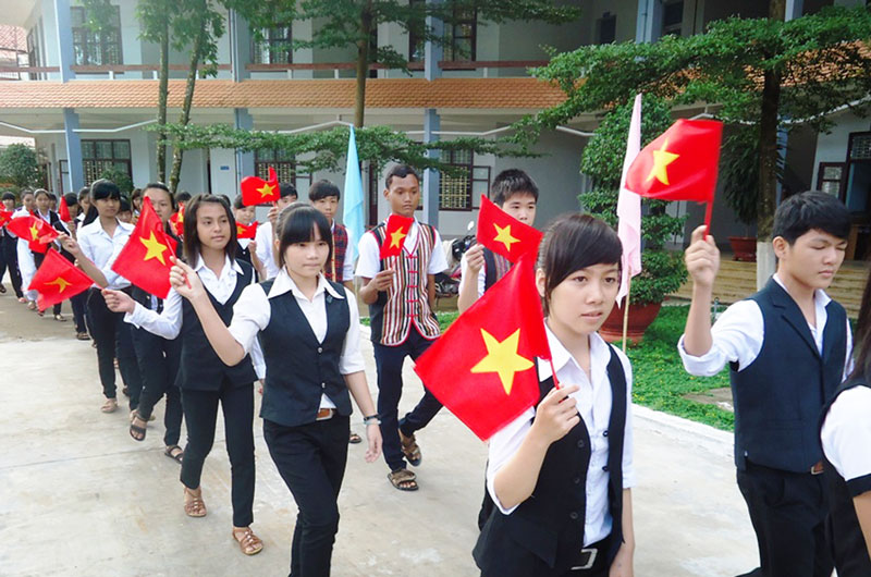 Giải ph&aacute;p n&agrave;o thu h&uacute;t c&aacute;n bộ d&acirc;n tộc thiểu số c&oacute; tr&igrave;nh độ về x&atilde;