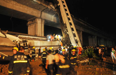 Tai nạn tàu cao tốc nghiêm trọng ở Trung Quốc: 35 người thiệt mạng, 210 người bị thương