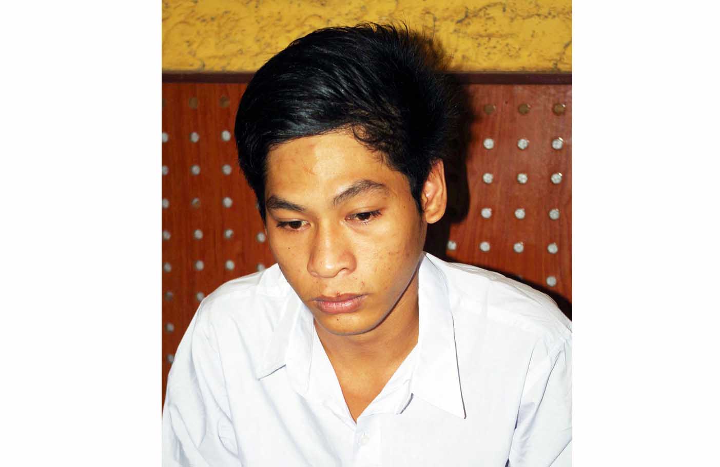 Đối tượng truy n&atilde; về trộm cắp t&agrave;i sản ra đầu th&uacute;