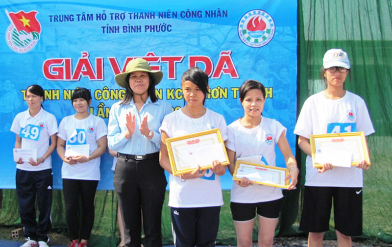160 thanh niên công nhân tham gia giải Việt dã