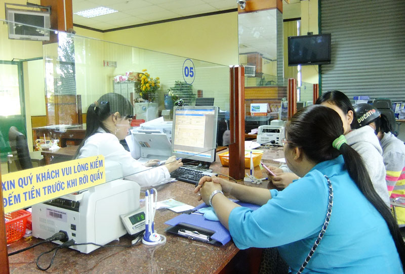 Ngân hàng "chạy đua" tìm khách hàng vay vốn