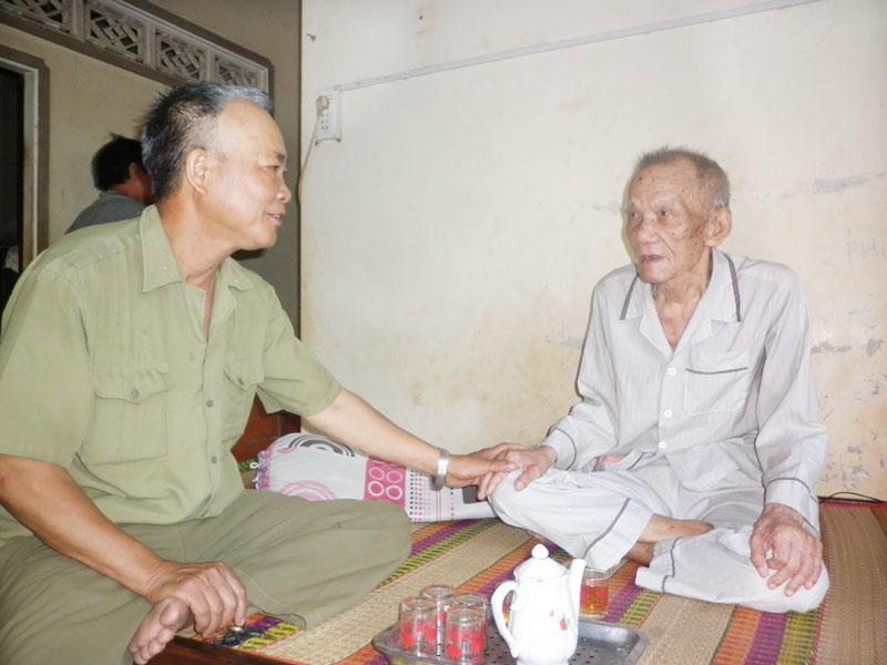 H&agrave;nh qu&acirc;n l&ecirc;n Điện Bi&ecirc;n