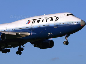 Máy bay chở khách của Mỹ phải hạ cánh khẩn cấp 