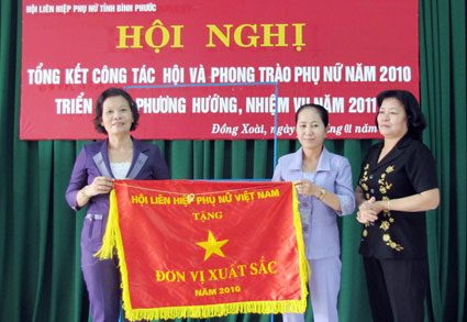 25 tập thể và 10 cá nhân xuất sắc được Trung ương Hội LHPN Việt Nam khen thưởng