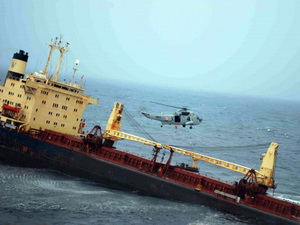 Hải quân Ấn Độ cứu 30 thủy thủ tàu MV RAK Carier