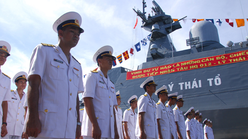 Tiếp nhận t&agrave;u hộ vệ t&ecirc;n lửa L&yacute; Th&aacute;i Tổ