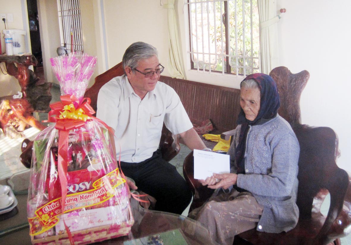 Các hoạt động lo tết cho người nghèo, gia đình chính sách