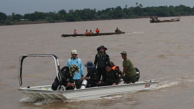 Vớt được 30 thi thể vụ máy bay rơi ở Lào