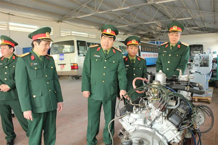 Đại tướng Ph&ugrave;ng Quang Thanh tới thăm, kiểm tra Trường Trung cấp nghề số 23