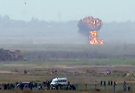 Trung Quốc: Vụ chiến đấu cơ đâm xuống đất, một trong hai phi công đã chết