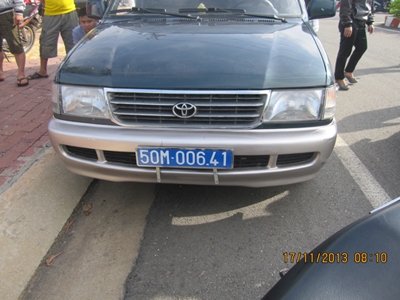 Hiệp sĩ đuổi bắt băng đ&ograve;i nợ thu&ecirc; đi &ocirc; t&ocirc; biển xanh