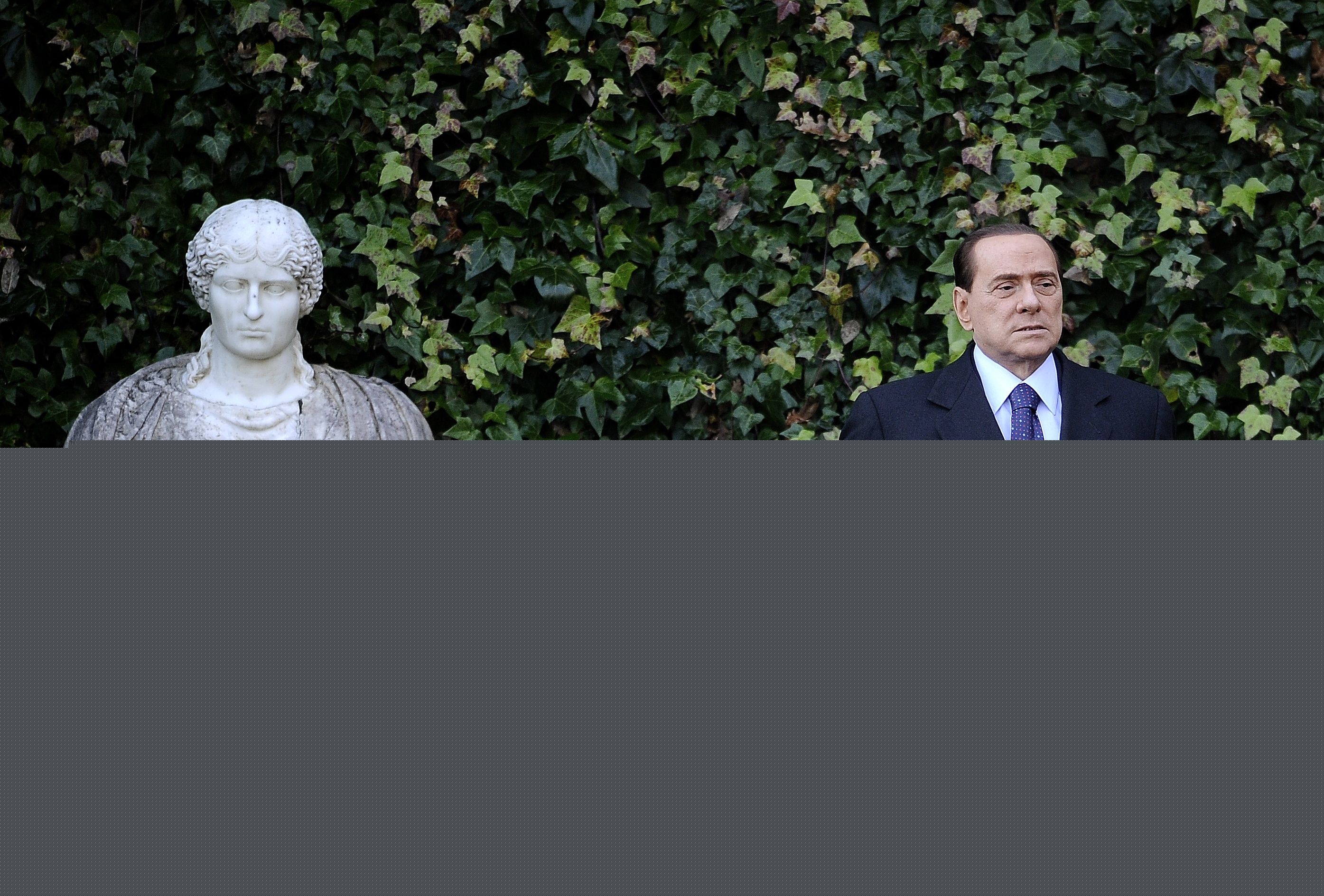 Thủ tướng Italia từ chức