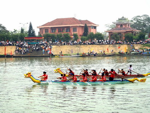 Sôi nổi giải đua thuyền truyền thống ở Kiên Giang