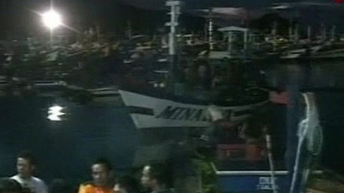 Chìm tàu ở Indonesia, 300 người mất tích