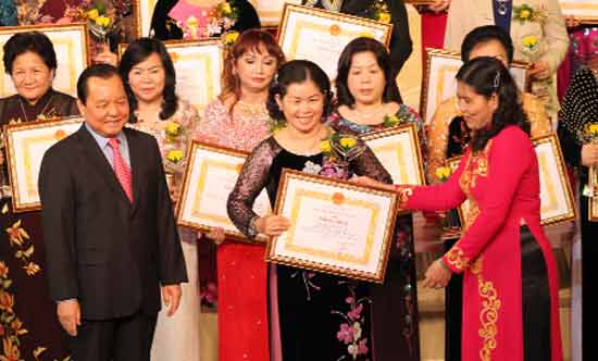 X&acirc;y dựng đội ngũ doanh nh&acirc;n lớn mạnh, c&oacute; tinh thần d&acirc;n tộc, gi&aacute;c ngộ ch&iacute;nh trị,&hellip;