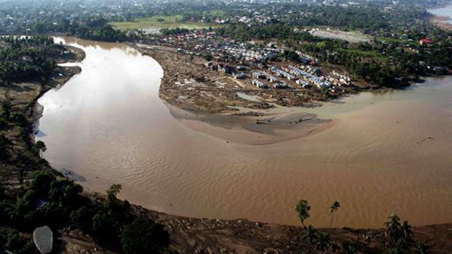 Gần 1.000 người chết do bão Washi