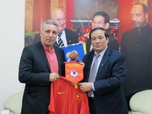 Stoichkov thay Falko Goetz dẫn dắt tuyển Việt Nam?