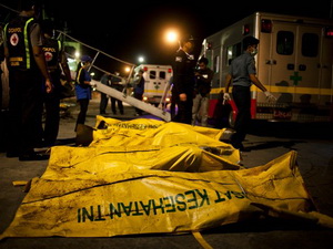 Gần 100 người tử nạn trong vụ đắm tàu ở Indonesia