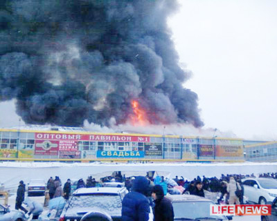 Cháy chợ có nhiều người Việt buôn bán tại Ekaterinburg (Nga)