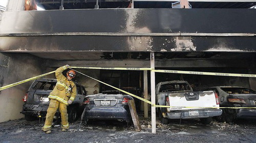 Los Angeles hoang mang vì nhiều xe cháy bí hiểm
