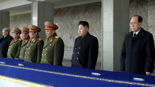 Kim Jong Un trở thành tổng tư lệnh quân đội