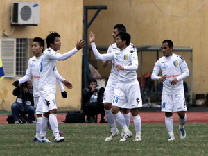 Vòng 2 Super League: Hà Nội T&T vươn lên đầu bảng