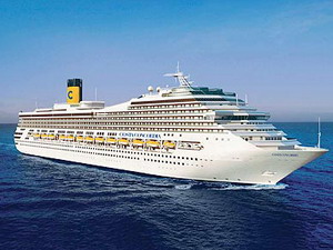 Tàu du lịch mắc cạn ngoài khơi Italy, 6 người chết 