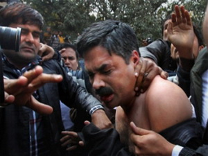 Giẫm đạp ngoài đền thờ ở Ấn Độ, 10 người chết