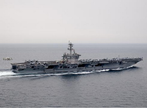 Tàu sân bay Mỹ vượt eo biển Hormuz