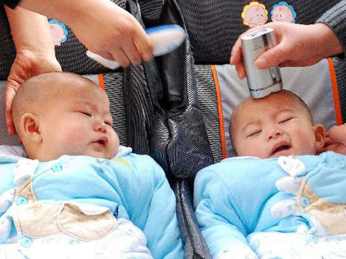 Lạ lùng tục đón Tết