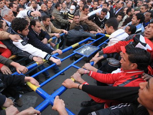 Biểu tình lớn hướng về tòa nhà Quốc hội ở Ai Cập