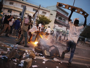 Biểu tình gây bạo loạn lại bùng phát ở Senegal