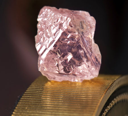 Chiêm ngưỡng viên kim cương "khủng" màu hồng 