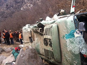 Trung Quốc: Xe buýt rơi xuống vực, 15 người chết 