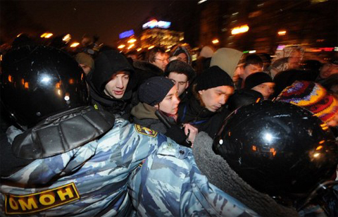 Hàng trăm người bị bắt vì biểu tình ở Nga