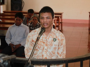 Lĩnh án 8 năm tù vì đ&ocirc;̉ thu&ocirc;́c đ&ocirc;̣c vào lu nước hàng xóm