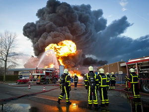 Hỏa hoạn lớn gây nổ hóa chất độc hại tại Hà Lan 