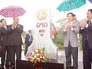 Tăng d&agrave;y, t&ocirc;n tạo hệ thống mốc giới Việt Nam - L&agrave;o 