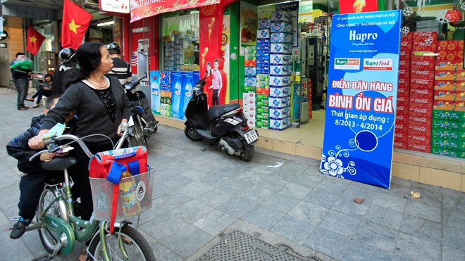 Bình ổn giá cho ai?