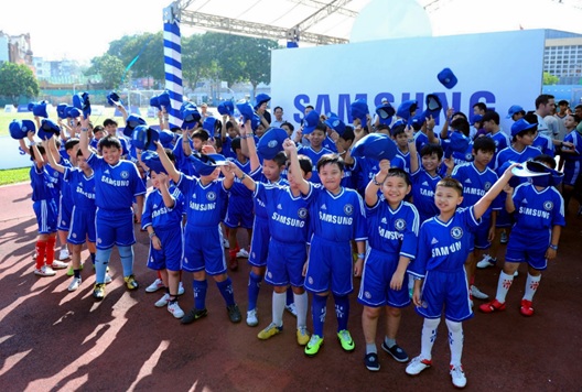4 tài năng trẻ bóng đá Việt Nam hội ngộ 3 ngôi sao lớn của Chelsea