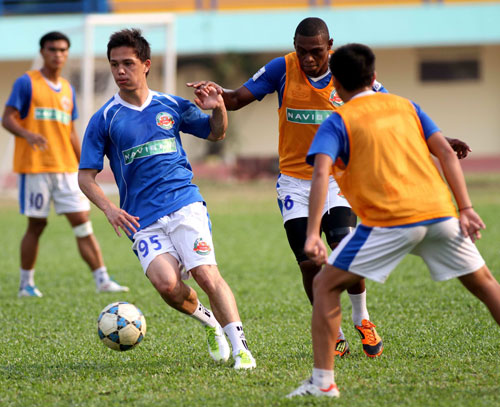 Emil Lê Giang trên sân cỏ Việt Nam