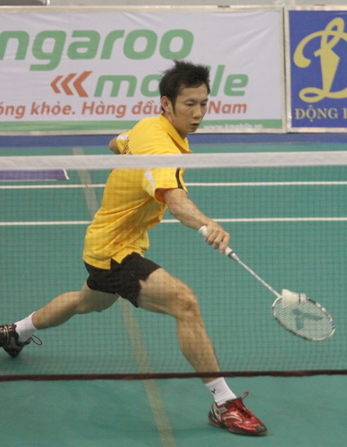 Tiến Minh đánh bại Sasaki vào chung kết 