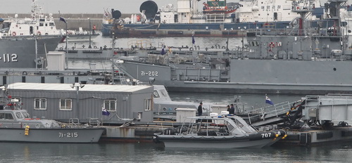 Các nước chạy đua tìm mảnh vỡ tên lửa Triều Tiên