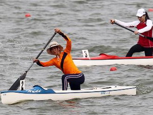 Hà Nội đứng đầu tại giải đua thuyền Canoeing 2012