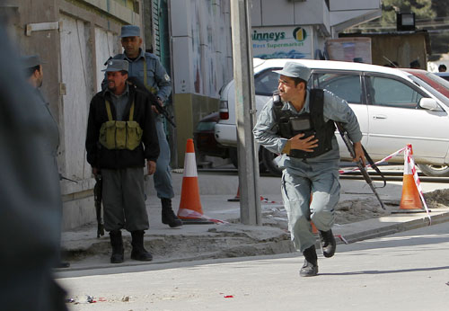 Kabul rung chuyển vì tấn công liên hoàn