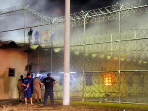 Bạo động nhà tù Brazil kết thúc, 131 con tin được thả